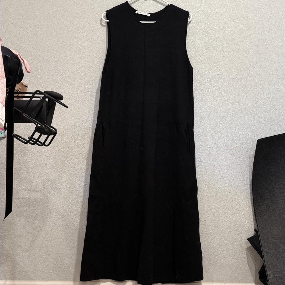 Zara Classic Black Knit midi dress with pockets. Great condition.